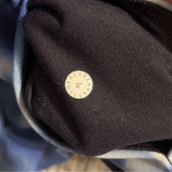 Lululemon Train Times Crops 17” Size 4 - Picture 5 of 5